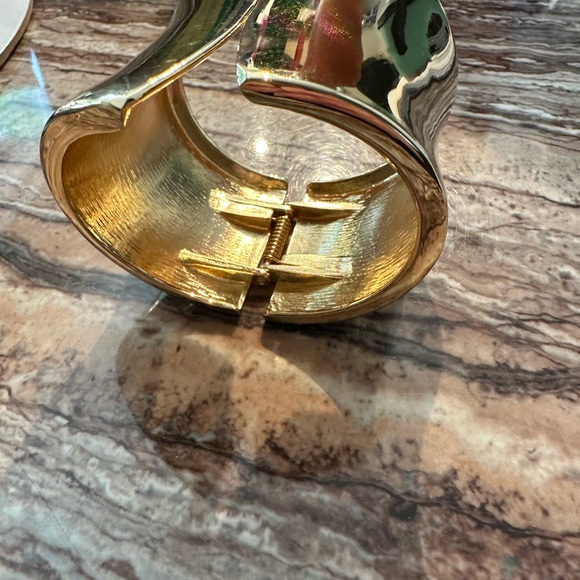 Wide cuff bracelet. Beautifully textured golden. - Picture 6 of 6